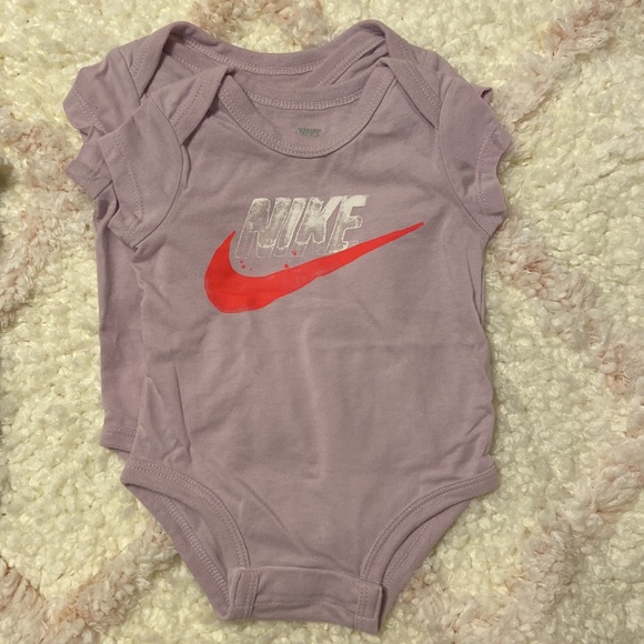 Nike onesie trio set for Girl Twins. Size 3Month. True to size. - Picture 2 of 4
